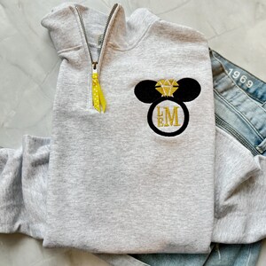 Felpa con monogramma di fidanzamento Disney Bride, felpa con monogramma di fidanzamento di Topolino, felpa con cerniera a un quarto Disney immagine 3