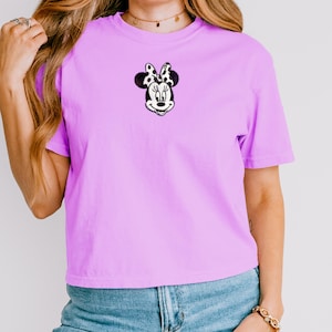 Chemise courte Minnie Mouse Top court Disney brodée sur le centre de la poitrine Chemise courte Disney Comfort Colors image 7