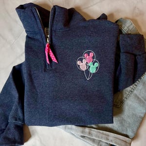Bluza z zamkiem błyskawicznym Disney Balloons z motywem Myszki Miki i magicznymi balonami zdjęcie 6