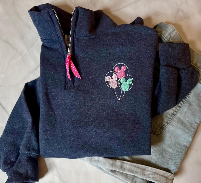 Bluza z zamkiem błyskawicznym Disney Balloons z motywem Myszki Miki i magicznymi balonami zdjęcie 6