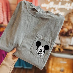 Camiseta Disney Vintage Mickey Mouse Comfort Colors Camiseta con bolsillo Camiseta Disney Comfort Colors