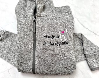 Chaqueta polar personalizada para higienista dental: monograma con cremallera de un cuarto