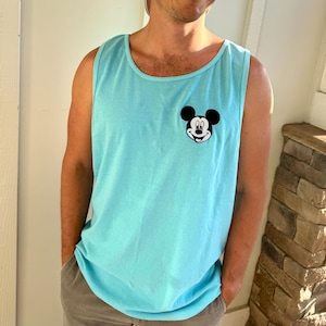 Débardeur Disney homme, débardeur Mickey Mouse, débardeur brodé Disney homme