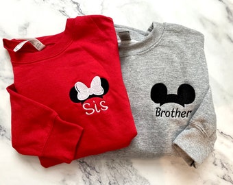 Passende Bruder Schwester Kleinkind Disney Name Sweatshirts, personalisierte Disney Kleinkind Sweatshirts, Minnie Maus und Mickey Mouse Kleinkind