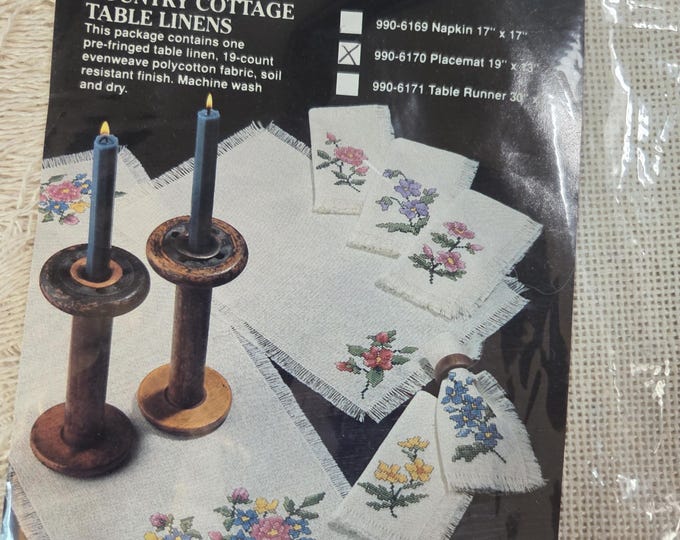 Janlynn Country Cottage Placemat 19"x13" 19 ct linen. FREE SHIPPING. Older Condition