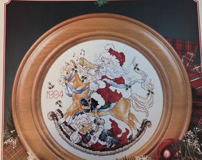 Stoney Creek Santa Christmas Plate 1994 Cross Stitch Pattern. FREE SHIPPING. Used Condition.