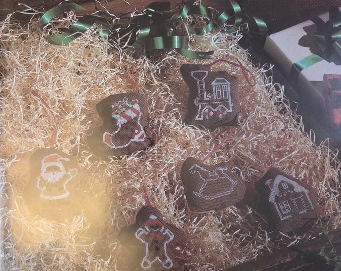 Graphique Gingerbread Ornaments Cross Stitch Pattern. FREE SHIPPING. Used Older Condition.