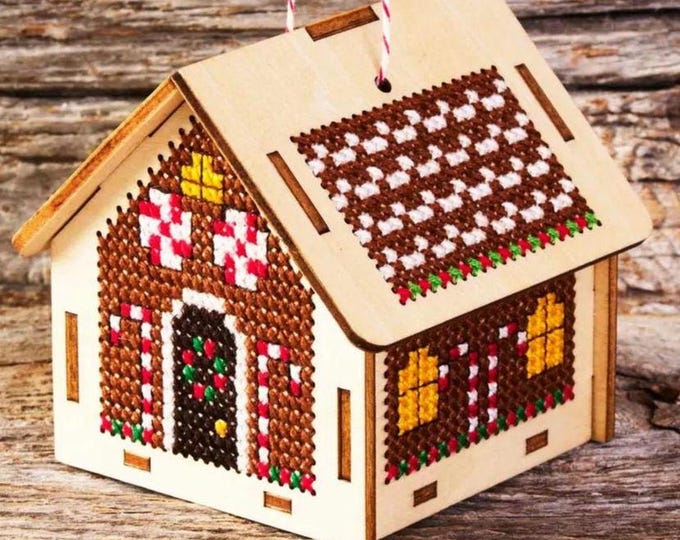 Canadian Stitchery 3D Gingerbread House Cross Stitch Kit. FREE SHIPPING. New Condition.