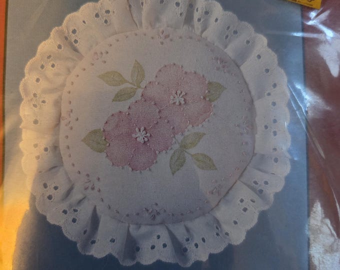 Cathy Needlecrafting Dogwood Potpourri Candlewicking Kit. FREE SHIPPING. Older Condition.