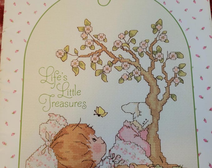 Gloria & Pat Precious Moments Angelove Cross Stitch Pattern Book. FREE SHIPPING. Preowned Used Condition.