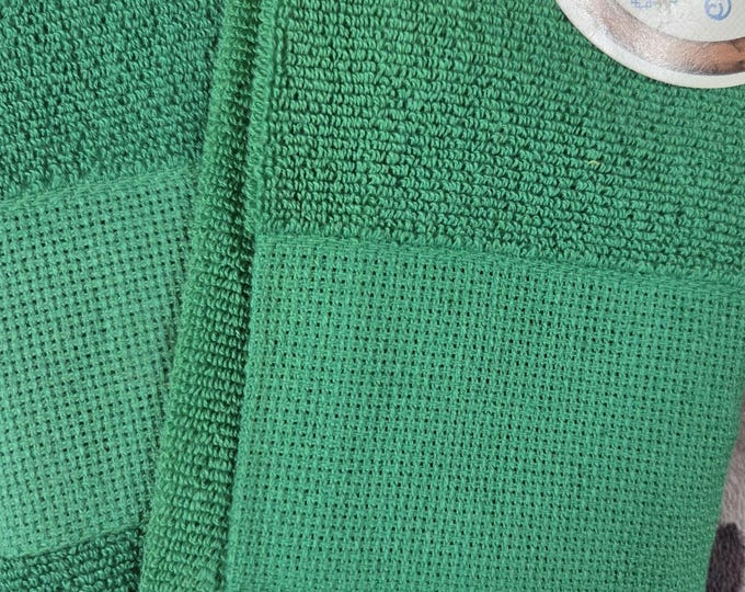 Pair Cross Stitch Fingertip Towel Green. FREE SHIPPING. Older Condition.