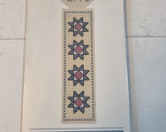 Lynn Craft Stars Paper Bookmark Counted Cross Stitch Kit. FREE SHIPPING. Preowned Older Condition.