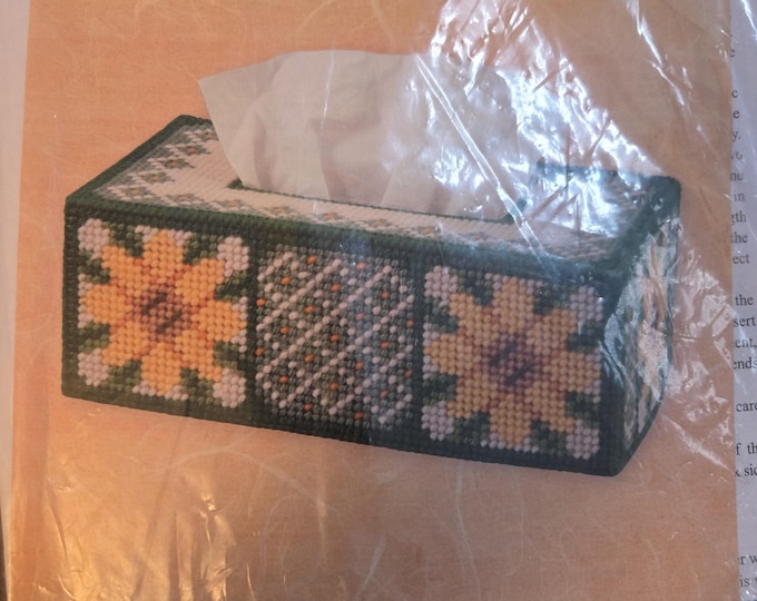 Herrschners Sunflower Beauty Tissue Box Cover Plastic Canvas Kit FREE SHIPPING. Older Good Condition.