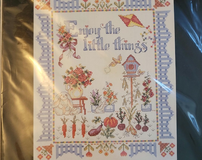 Janlynn Enjoy the Little Things Stamped Cross Stitch Kit. FREE SHIPPING. Good Condition.