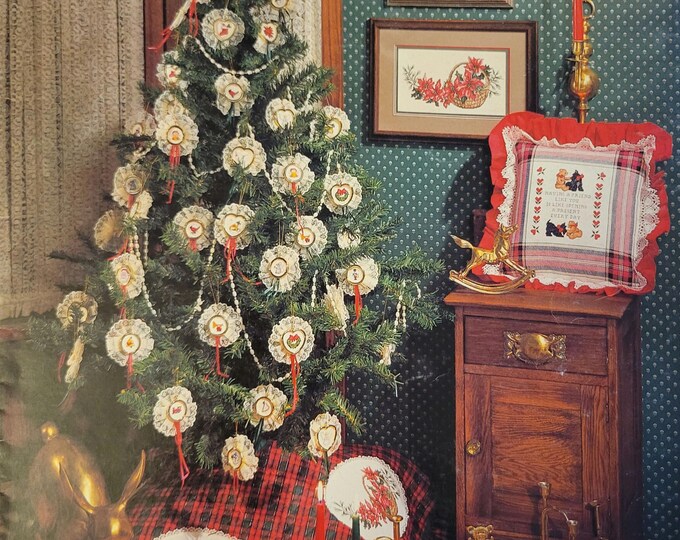 Stoney Creek Holiday Enchantment Cross Stitch Pattern. Free SHIPPING. Vintage Condition.