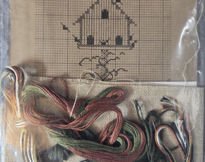 Cedar Hill The Birdfeeder Counted Cross Stitch Kit. FREE SHIPPING. Preowned Condition.