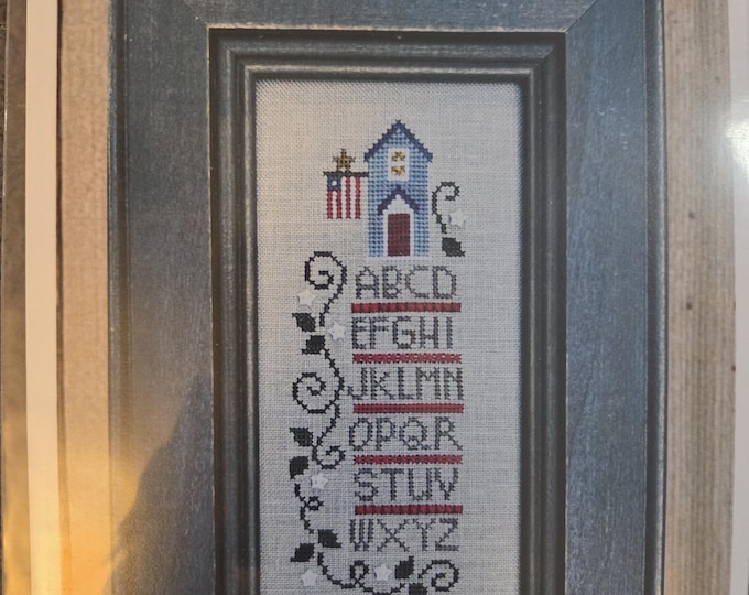 Bent Creek Starlight Berry Sampler Cross Stitch Pattern. FREE SHIPPING. Good Condition.