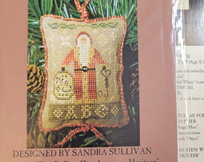 Homespun Elegance 2009 Santa Ornament The Merry Stitcher  Cross Stitch Pattern. Free Shipping. Used Condition. Includes charm.