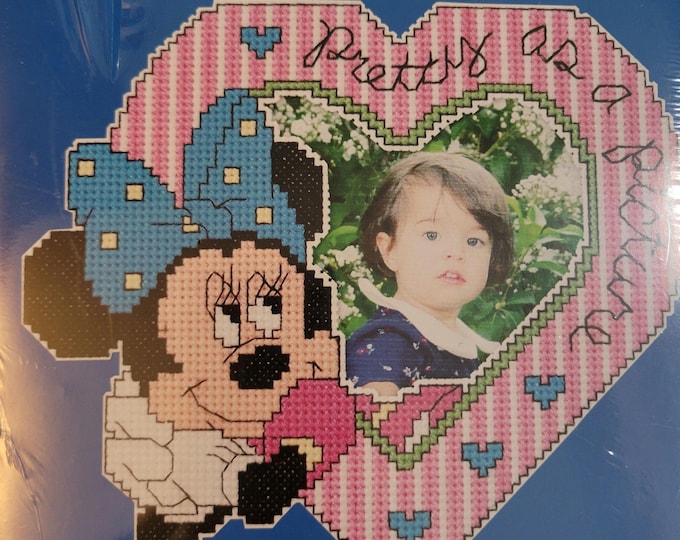 Disney Minnie Mouse Pretty as a Picture Cross Stitch Pattern. Free Shipping. Good Condition.