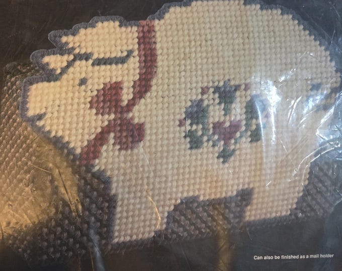 Bucilla Country Pig Doorstop/Mail Holder Plastic Canvas Kit FREE SHIPPING. Older Good Condition.