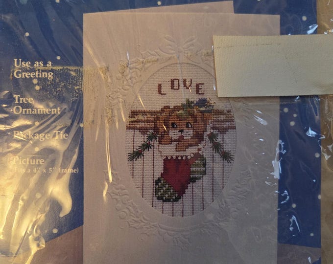 Happy Holidays Puppy Love Christmas Greetings Card Cross Stitch Kit. FREE SHIPPING. Preowned Older Packaging Condition.