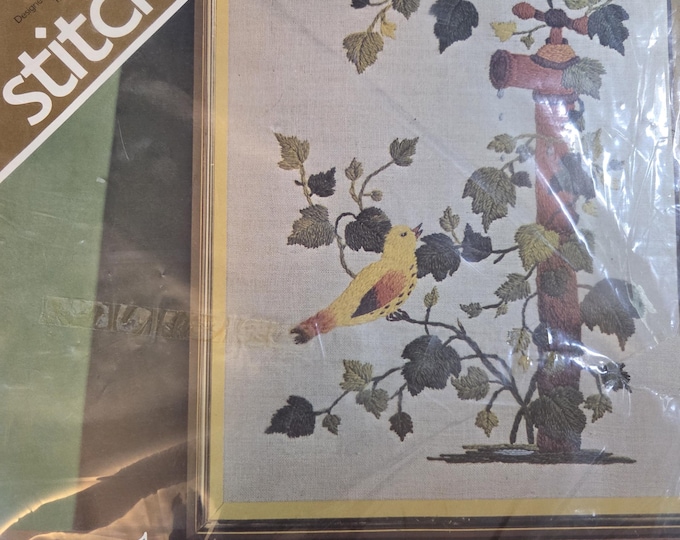 Spinnerin Canary & Ivy Crewel Embroidery Kit. FREE SHIPPING. Older Package Condition.