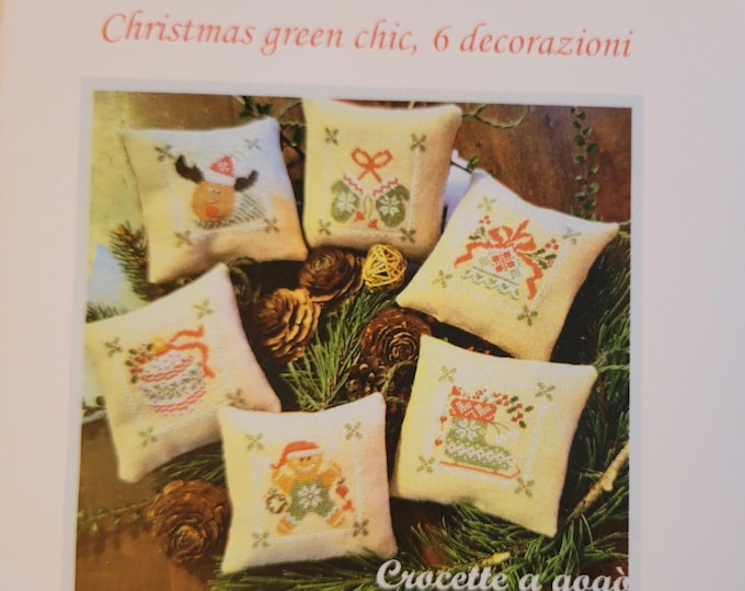 Crocette a gogo Christmas green chic, 6 decorazioni Cross Stitch Pattern. 3 Pieces of Fabric Included. FREE Shipping. Good Condition.