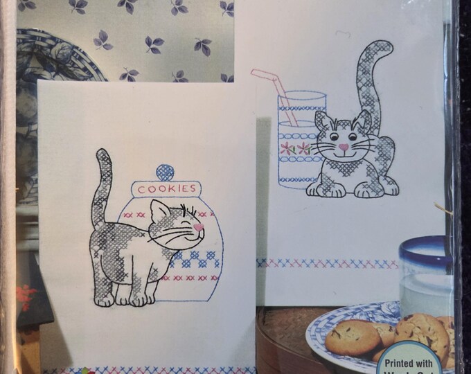 Stamped Embroidery Hand Towels Kittens. FREE SHIPPING. Good Condition.