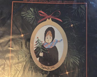 P Buckley Moss 1990 Christmas Ornament Cross Stitch Pattern. FREE Shipping. Good Condition.