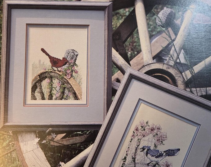 Leisure Arts Backyard Visitors Cross Stitch Pattern. Feee Shipping. Preowned Used Condition.