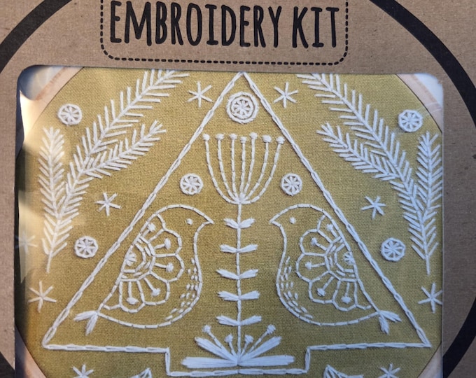 Cozy Blue Folk Holiday Embroidery Kit. FREE SHIPPING. Estate Sale Preowned Good Condition.