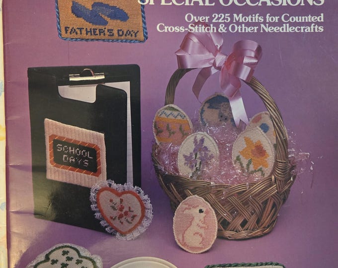 Dover Needlework Charted Designs for Holidays and Special Occasions Cross Stitch Pattern. FREE Shipping. Used Condition.