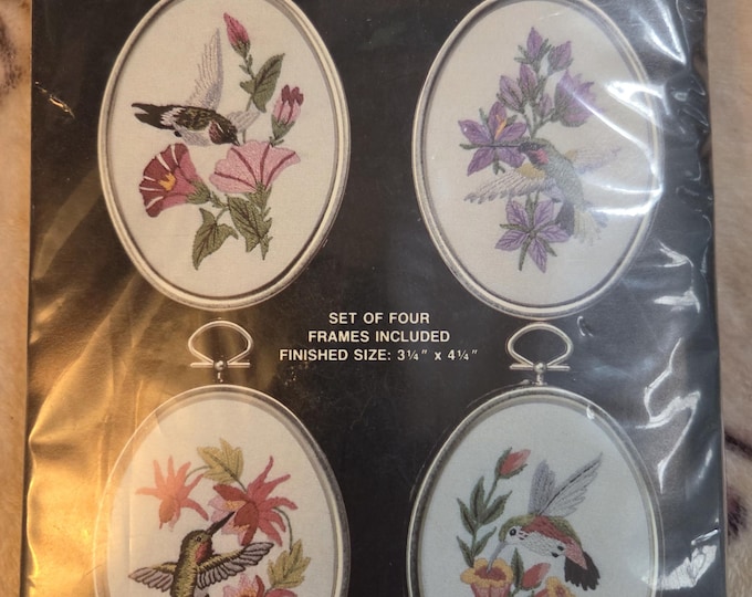 Janlynn Hummingbirds Embroidery Kit. FREE SHIPPING. Preowned Older Condition.