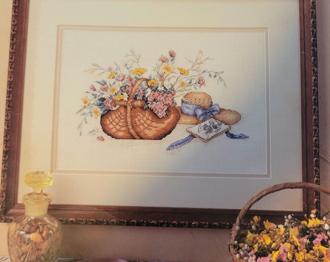 Vintage Leisure Arts A Bouquet for Elizabeth Cross Stitch Pattern Book. FREE SHIPPING.