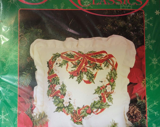 Designs for the Needle Christmas Classics 1944 Holly Wreath Pillow Cross Stitch Kit. FREE SHIPPING.