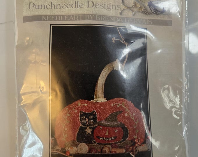 With Thy Needle & Thread Boo and Jack Punch Needle Pattern with Threads. Estate Sale Preowned Good Condition. Free SHIPPING.
