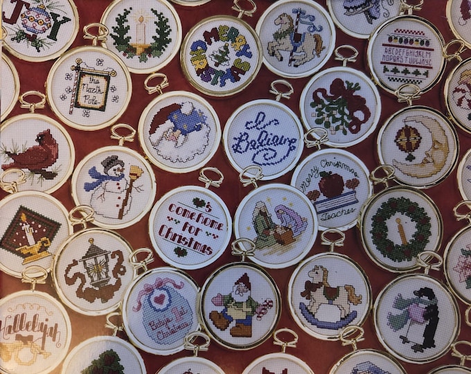 Leisure Arts 101 Christmas Minis Cross Stitch Pattern. FREE SHIPPING. Used Condition.