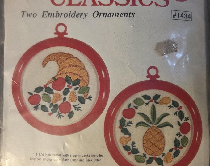 Christmas Classics Embroidery Ornaments Kit. FREE SHIPPING. Older Condition.