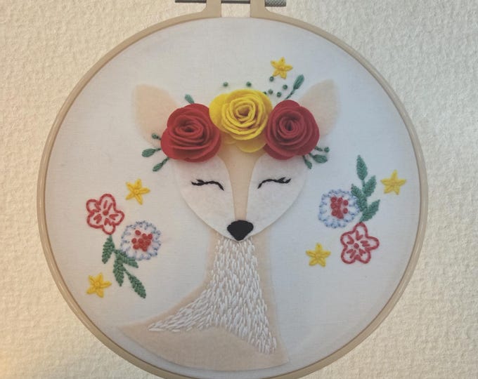 Deer with Roses Felt Embroidery Kit. FREE SHIPPING. Good Condition.