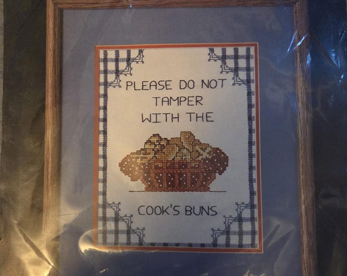 Golden Bee Cooks Buns Stamped Cross Stitch Kit. FREE SHIPPING. Good Condition.
