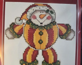 Holiday Time Flapper Snowman Plastic Canvas Ornament Kit. FREE SHIPPING. Repackaged in a polybag.