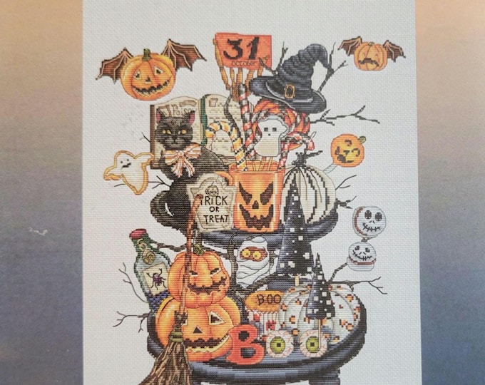 Les petites croix de Lucie Halloween Candy Shelf Cross Stitch Pattern. Free Shipping. Good Condition.