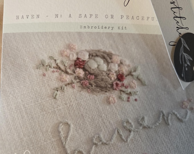 The Stitchery Haven Embroidery Kit. FREE SHIPPING. Estate Sale Preowned Good Condition.
