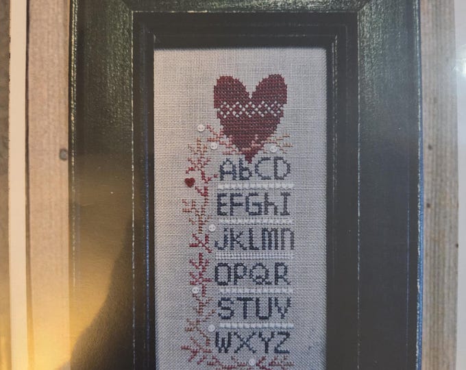 Bent Creek The Heart Berry Sampler Cross Stitch Pattern. FREE SHIPPING. Good Condition.