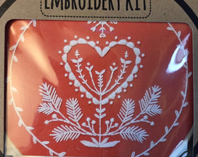 Cozy Blue Folk Holiday Heart Kit. FREE SHIPPING. Estate Sale Preowned Good Condition.