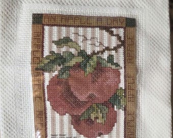 Pair of Huck Towels. FREE SHIPPING. Preowned Condition.