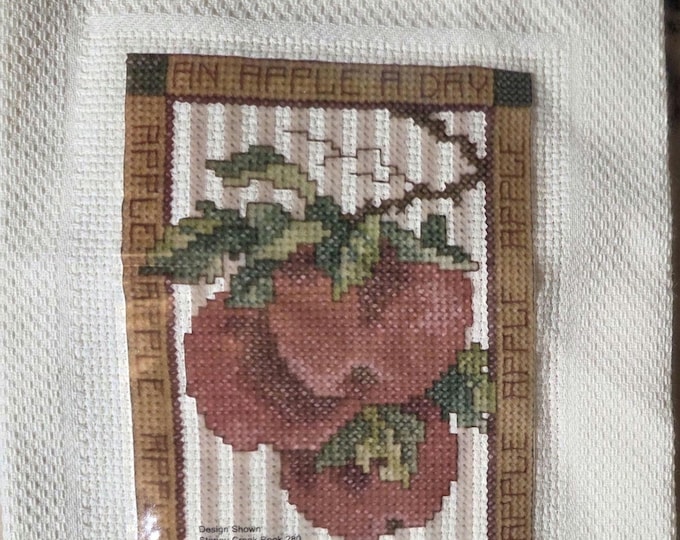 Pair of Huck Towels. FREE SHIPPING. Preowned Condition.