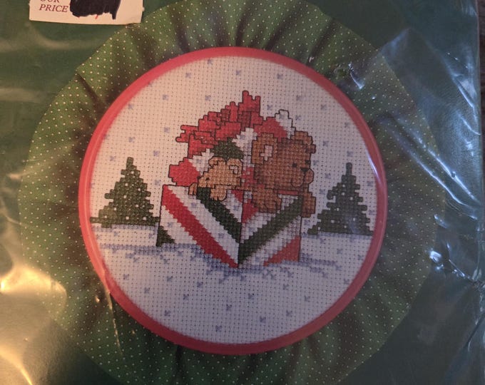 Bucilla Christmas Bear Hoop Counted Cross Stitch Kit. FREE SHIPPING. Good Condition.