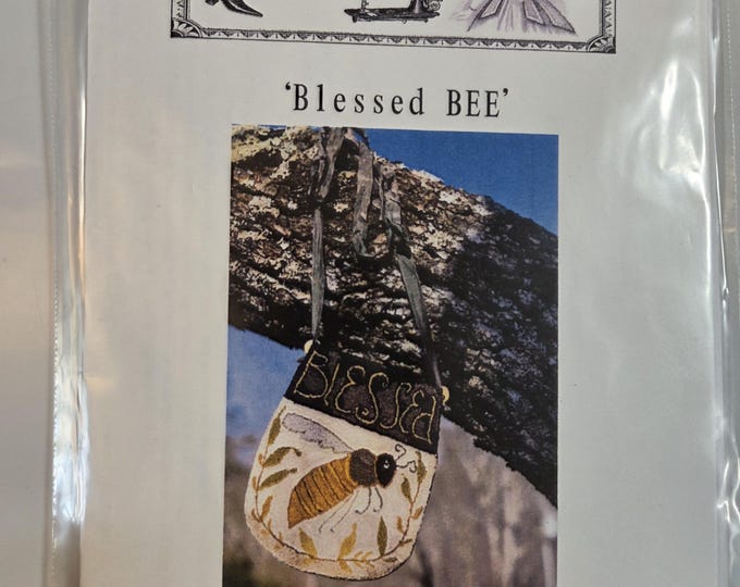 Notforgotten Farm Blessed Bee Needlebook Punch Needle Pattern. Estate Sale Preowned Good Condition. Free SHIPPING.