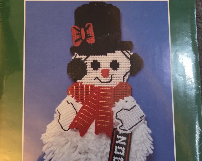Bernat Snowman Door Hanger Plastic Canvas Kit FREE SHIPPING. Good Condition.